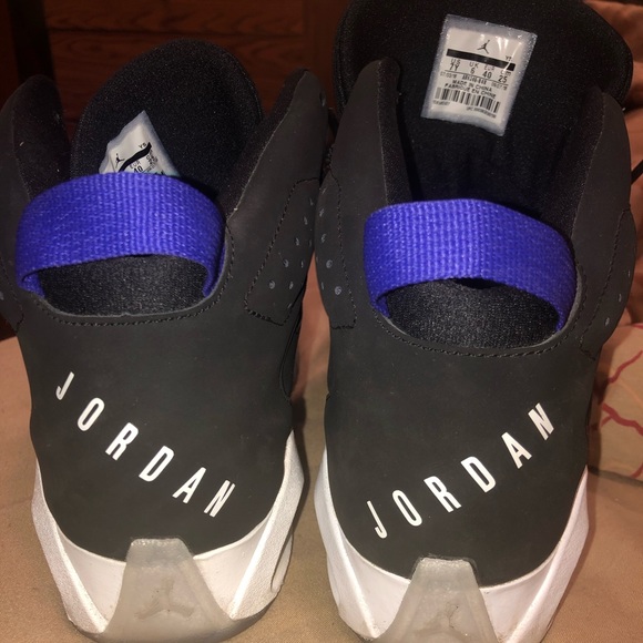 Women’s Jordan’s - Picture 2 of 4